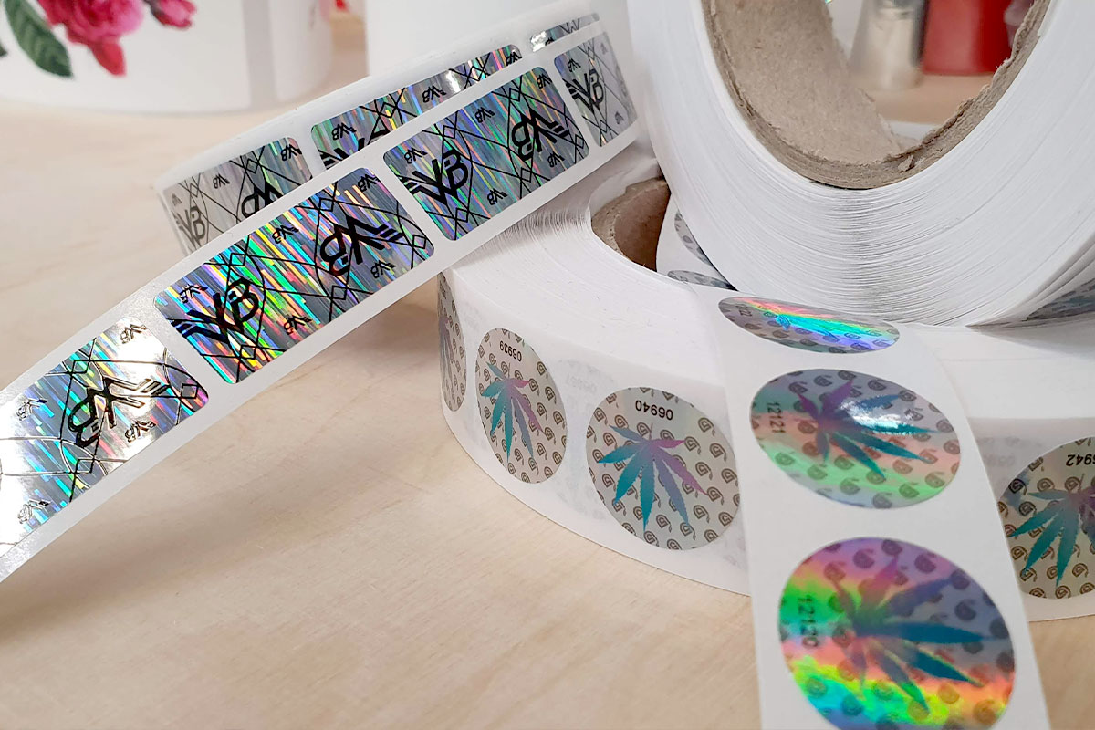 Self-adhesive labels on white foil Cold stamping + digital printing